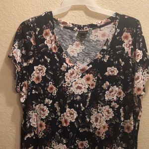 Torrid size 3 floral and black short sleeve top
